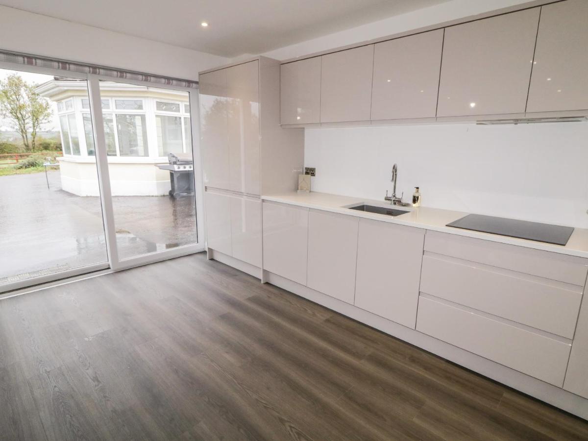 Вилла 19A Lismenary Road Ballyclare Экстерьер фото
