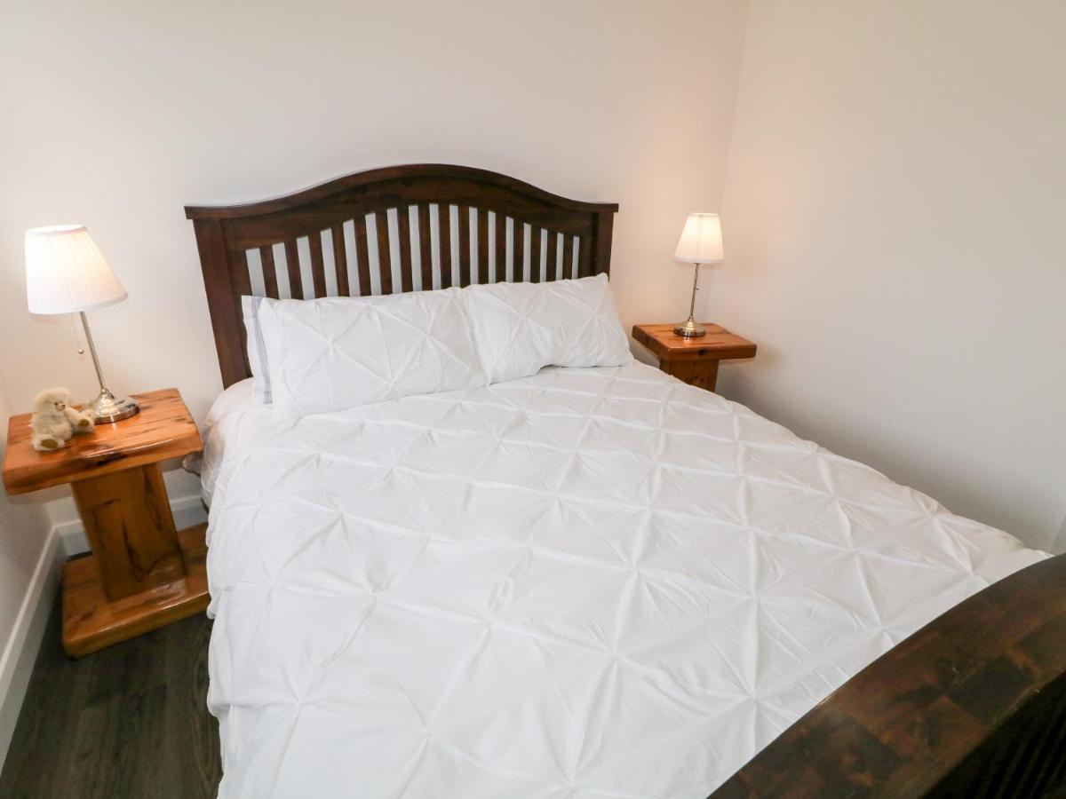 Вилла 19A Lismenary Road Ballyclare Экстерьер фото