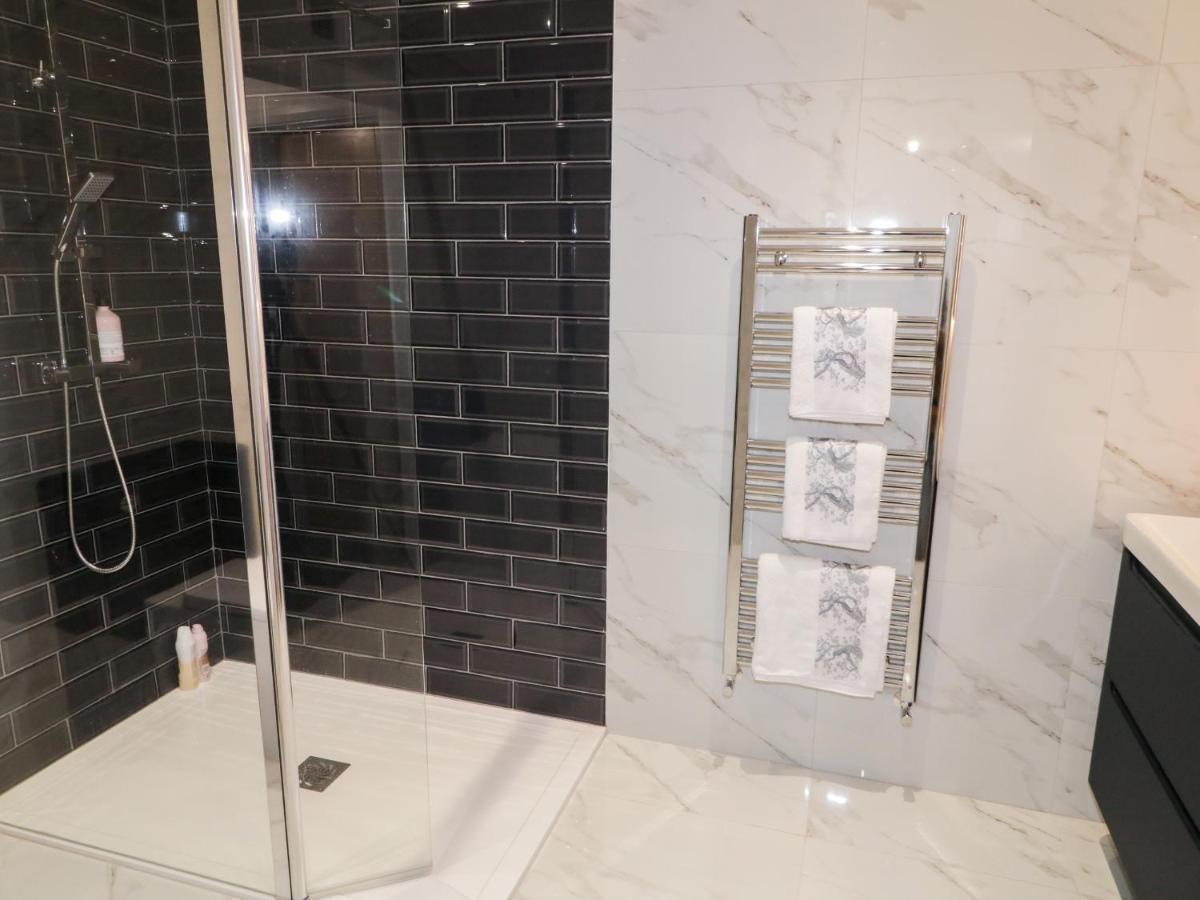 Вилла 19A Lismenary Road Ballyclare Экстерьер фото